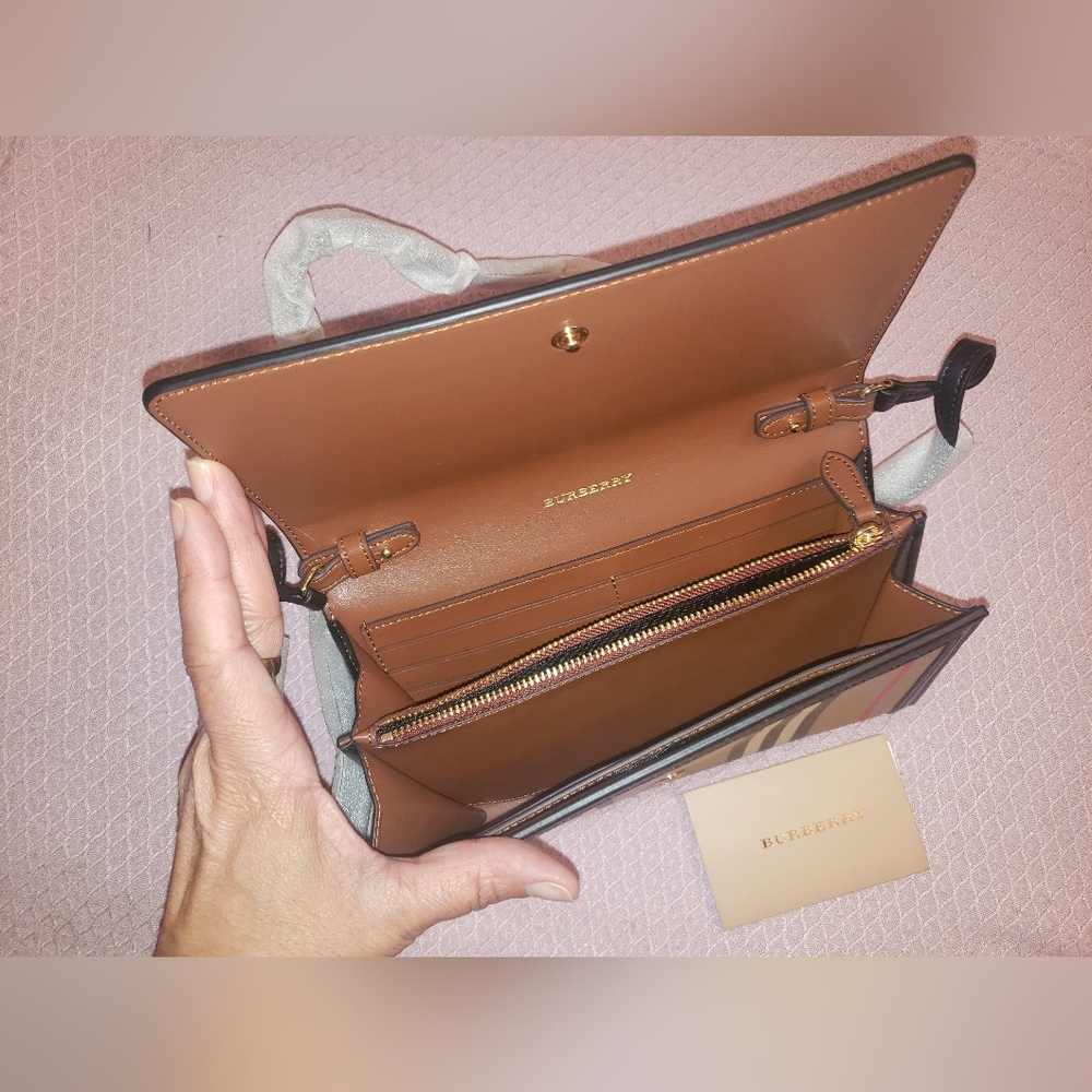 BURBERRY Icon Stripe Shoulder Crossbody Bag NEW Beautiful 🤎❤️🤍🖤🤎 - Picture 5 of 8